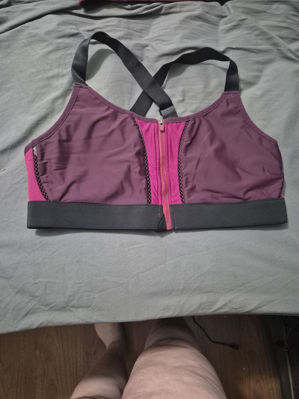 Front-Zip Sports Bra in Plum & Fuchsia